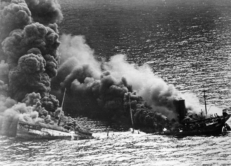 800px-Allied_tanker_torpedoed.jpg