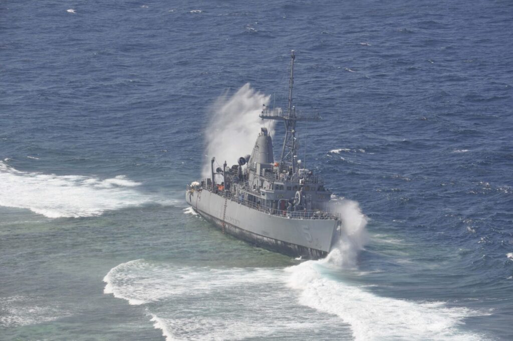 USS Guardian (MCM 5) sits aground on the Tubbataha Reef.  U.S. Navy photo 130129-N-ZZ999-033.